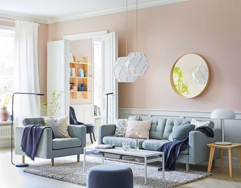 salón en rosa y azul empolvados