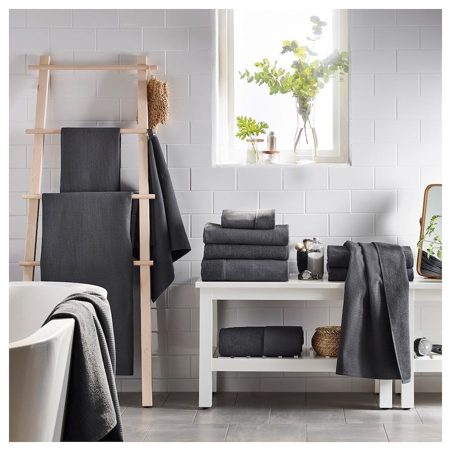 https://hips.hearstapps.com/hmg-prod.s3.amazonaws.com/images/salviken-bath-sheet-anthracite-0678642-pe719336-s5-1635190527.jpg?crop=1xw:0.75xh;center,top&resize=1200:*