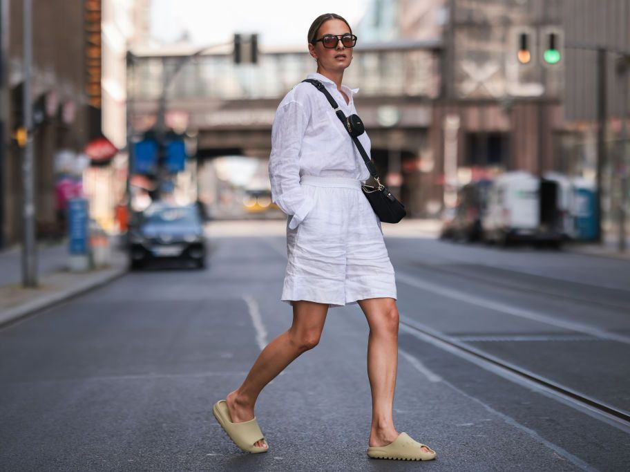 De Adidas a Zara: las sandalias tendencia son unas chanclas