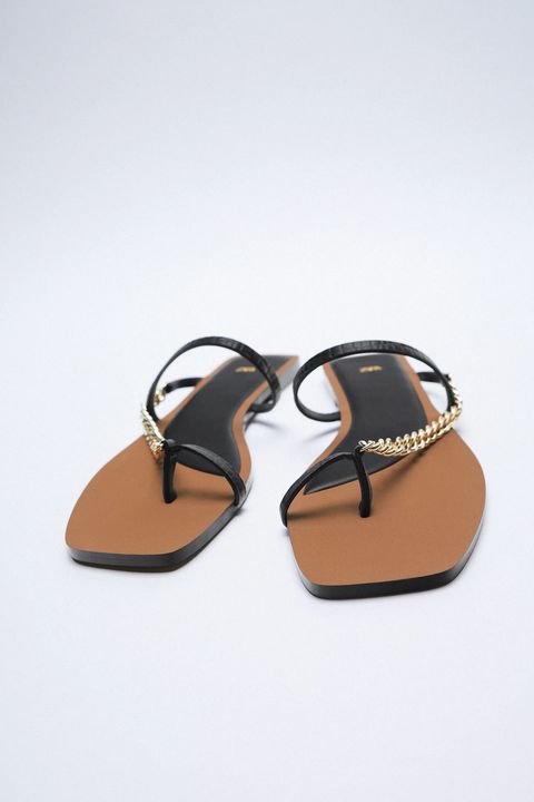 3 sandalias planas de Zara tan que no llegarán verano