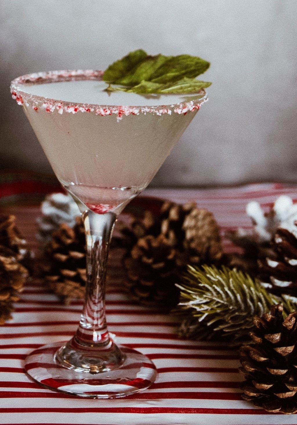 13 Best Christmas Martinis - Holiday Martini Recipes For Christmas Parties