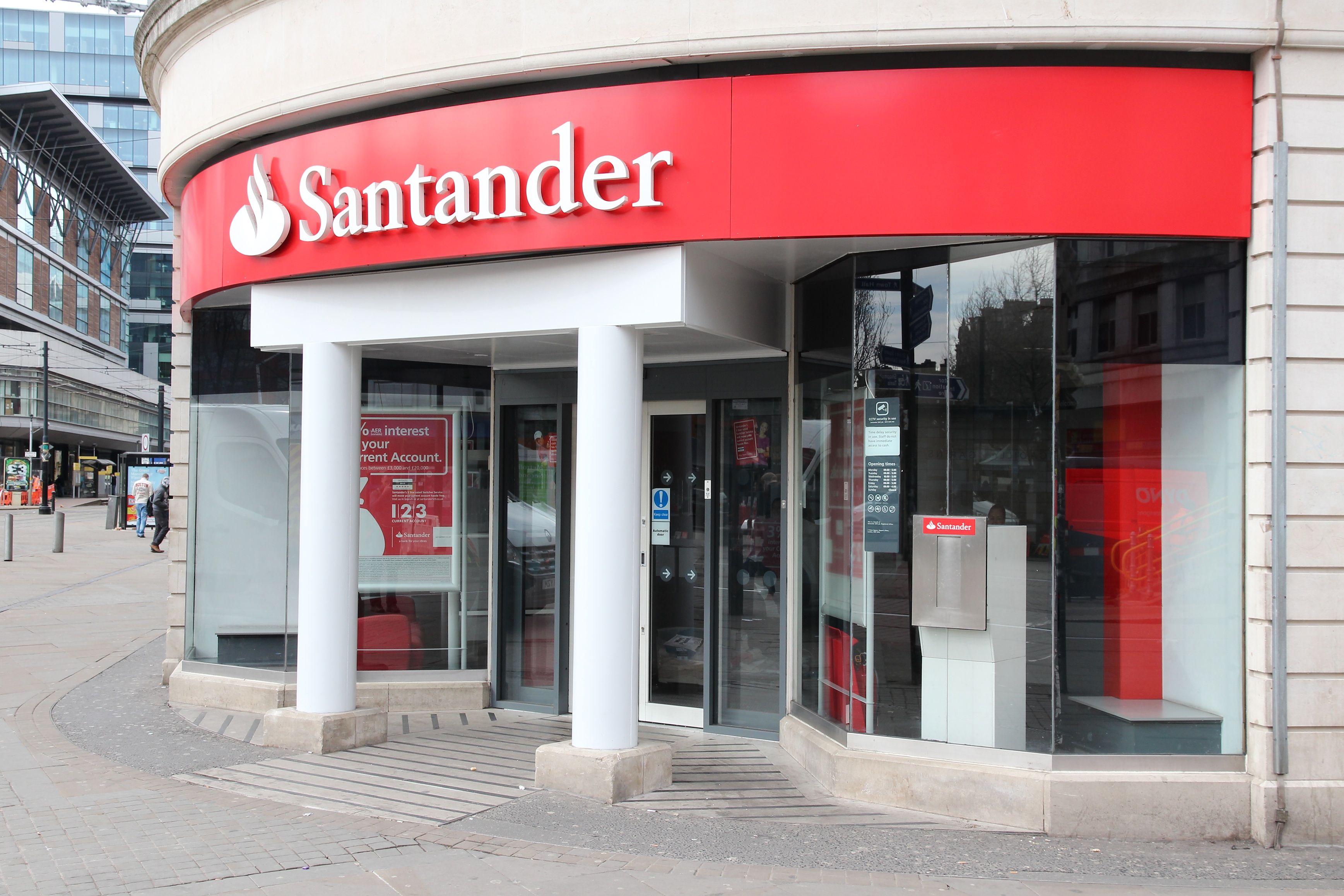 Santander Uk To Close 140 Branches Including 14 In London Santander London
