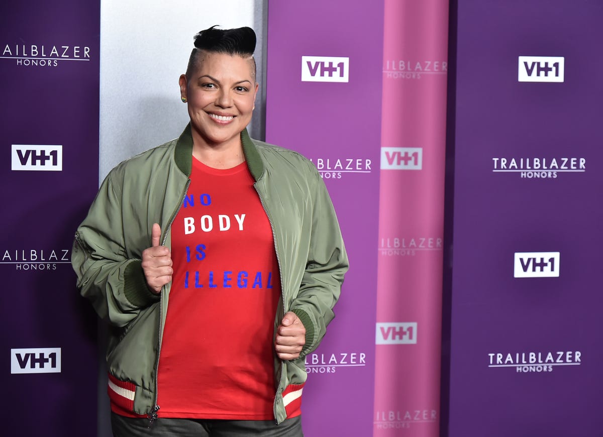 Grey S Anatomy Star Sara Ramirez Confirms They Re Non Binary