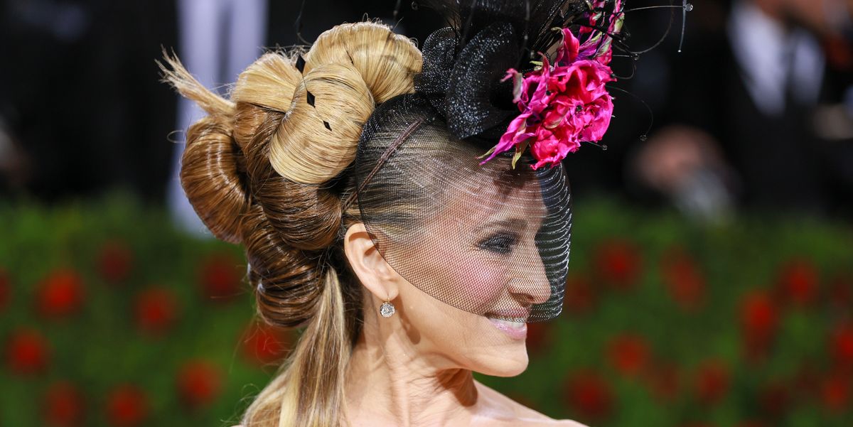 Sarah Jessica Parker’s Met Gala Outfit Pays Homage to a Trailblazing Black Designer. See Images Right here.