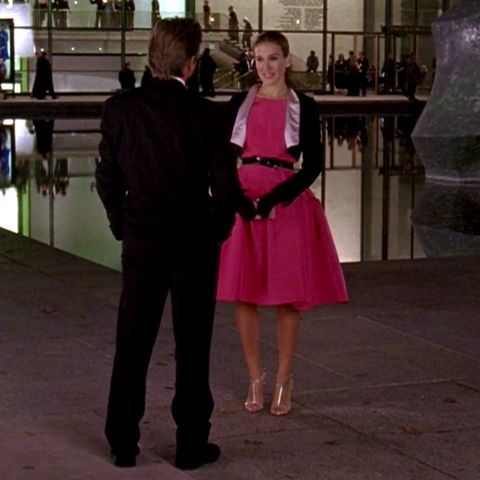 carrie bradshaw in a pink dress with a black patent belt
