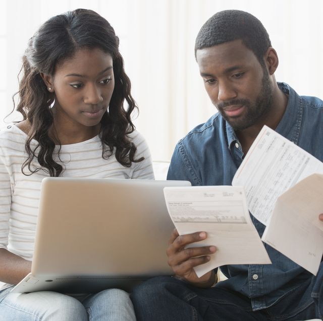 save money fast - couple paying bills