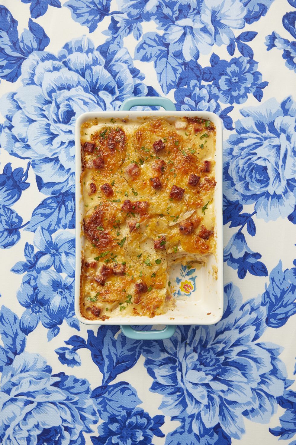 Featured image of post Ina Garten Scalloped Potatoes With Shallots Add more cream to come to just under