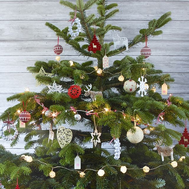 scandi christmas tree decoration ideas