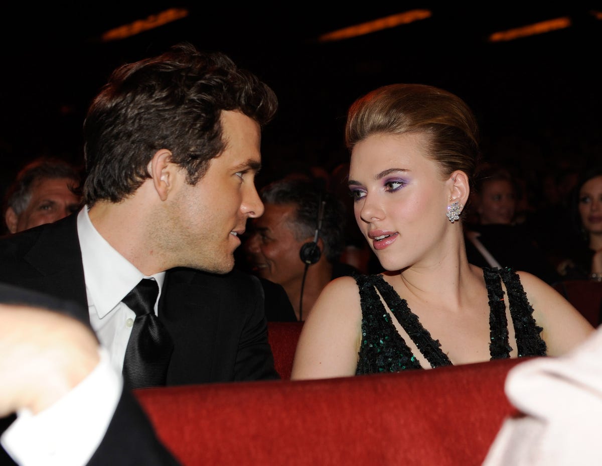 Scarlett Johansson opens up to Gwyneth Paltrow about her brief marriage to Ryan Reynolds “He’s a good guy”