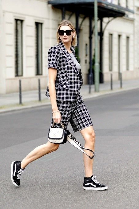 outfit con scarpe vans