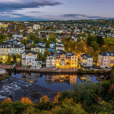 Best Places To Live Outside London With Good Schools - Go Images Spot