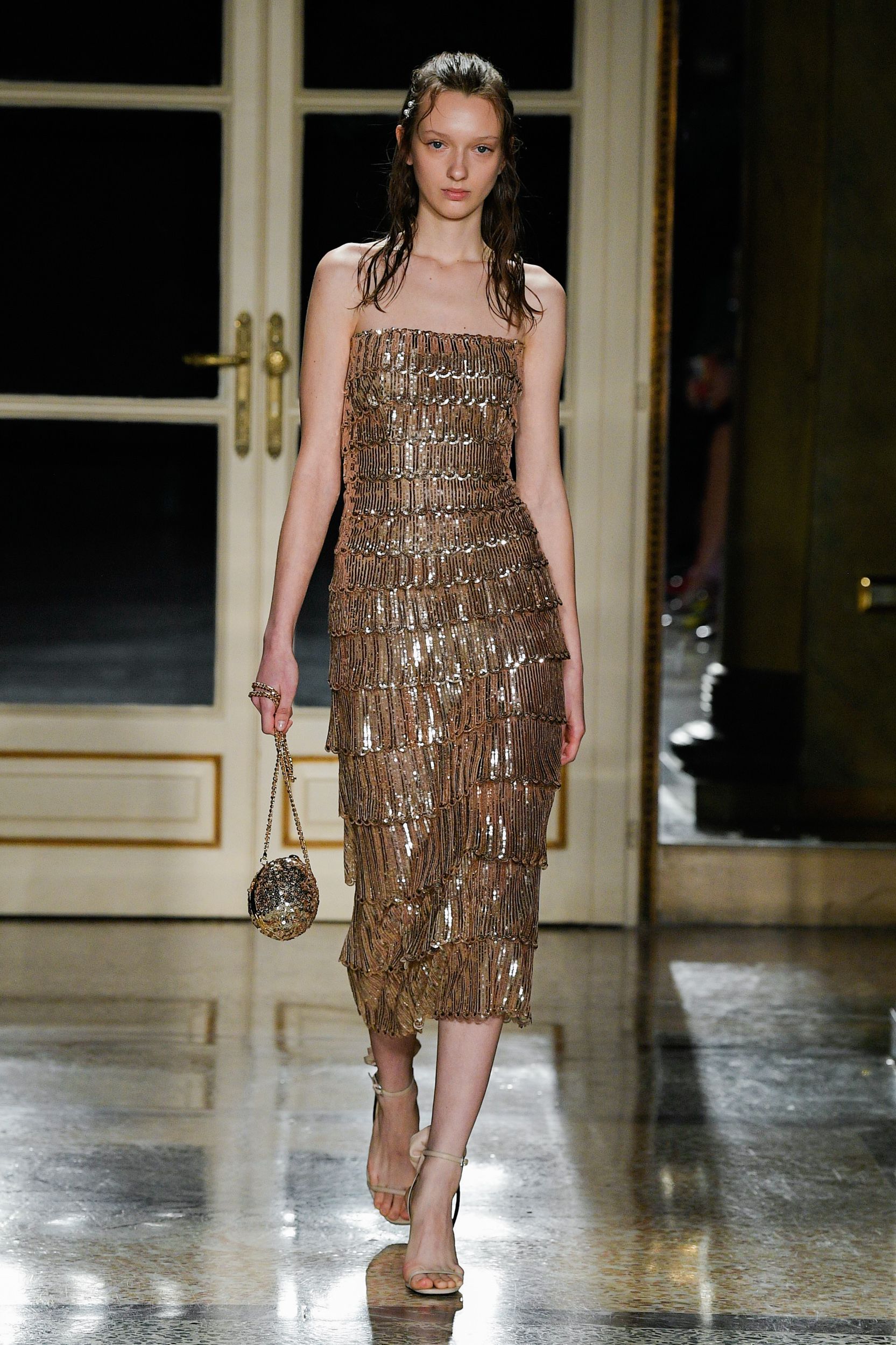 エルマンノ シェルヴィーノ（ERMANNO SCERVINO）2022秋冬コレクション 