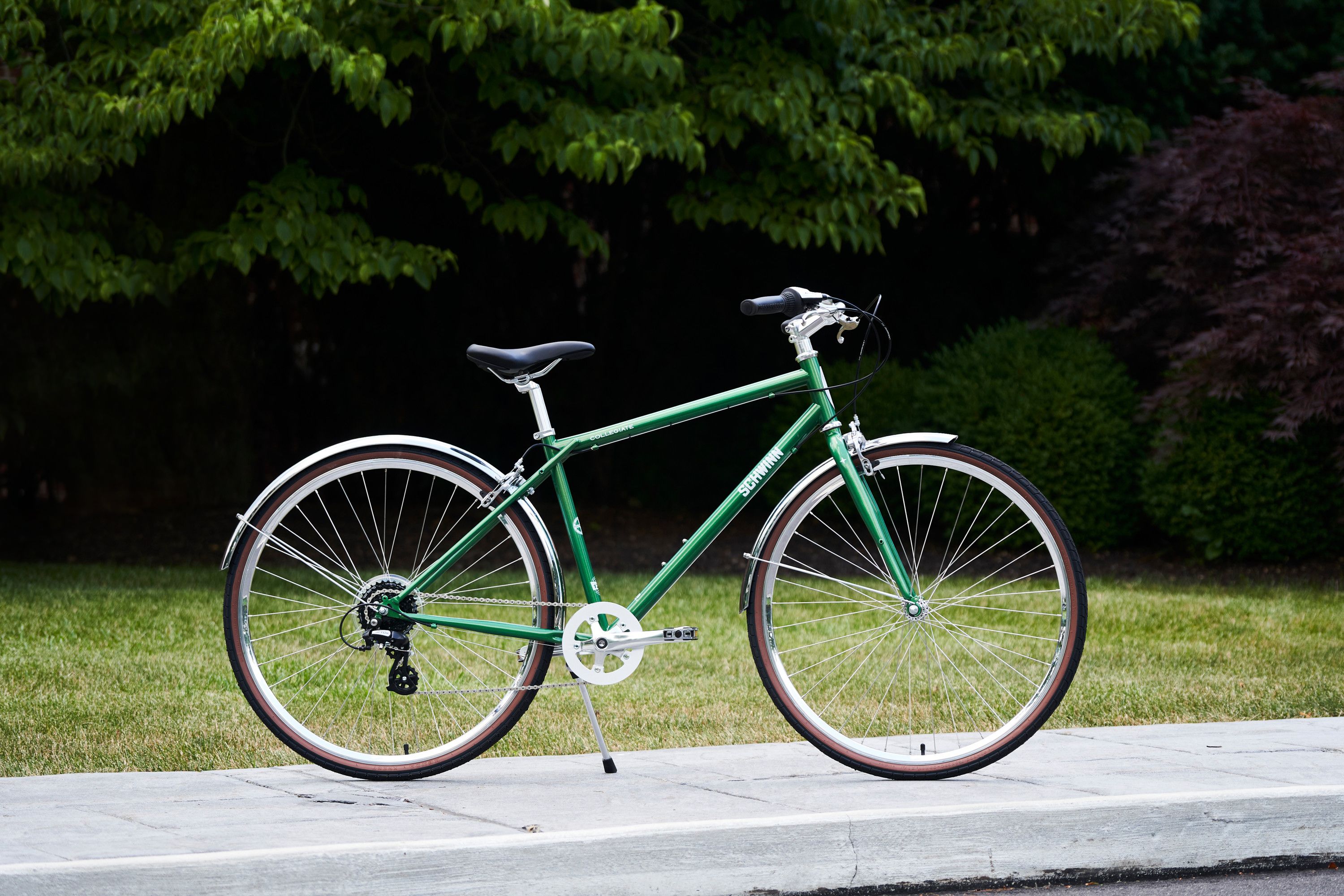 Vintage Schwinn Collegiate Bike CHAINGUARD Lightweight Suburban Cruiser Bicycle 