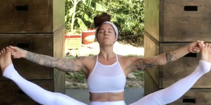 People Are Losing It Over This Yogi Bleeding Through Her White Yoga Pants