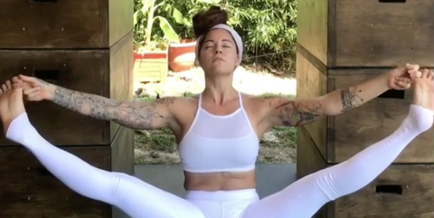 People Are Losing It Over This Yogi Bleeding Through Her White ...