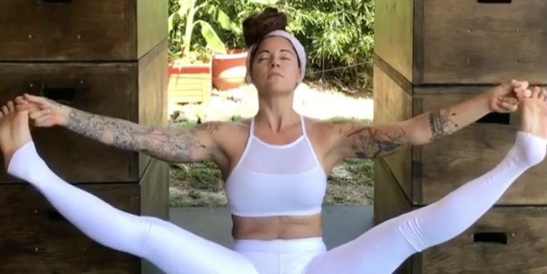 People Are Losing It Over This Yogi Bleeding Through Her White Yoga Pants