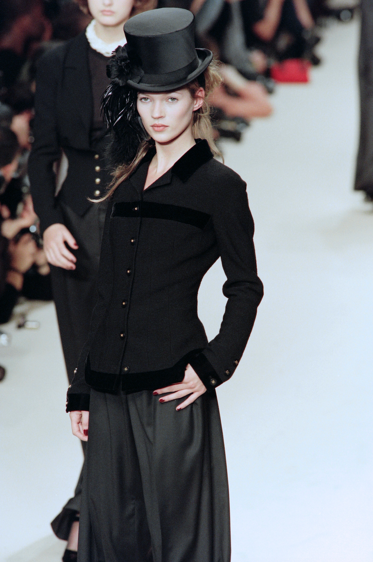 10 Major Chanel Runway Moments from the 90s