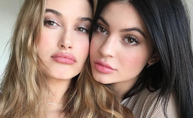 Resultado de imagen para hailey baldwin and kylie jenner