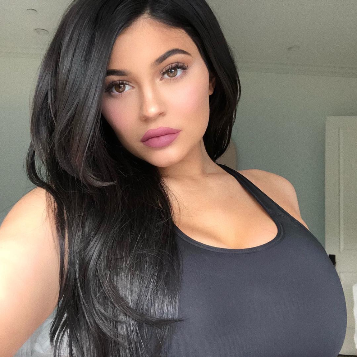 Kylie Jenner Shows Off Abs 7 Weeks After Giving Birth To Stormi