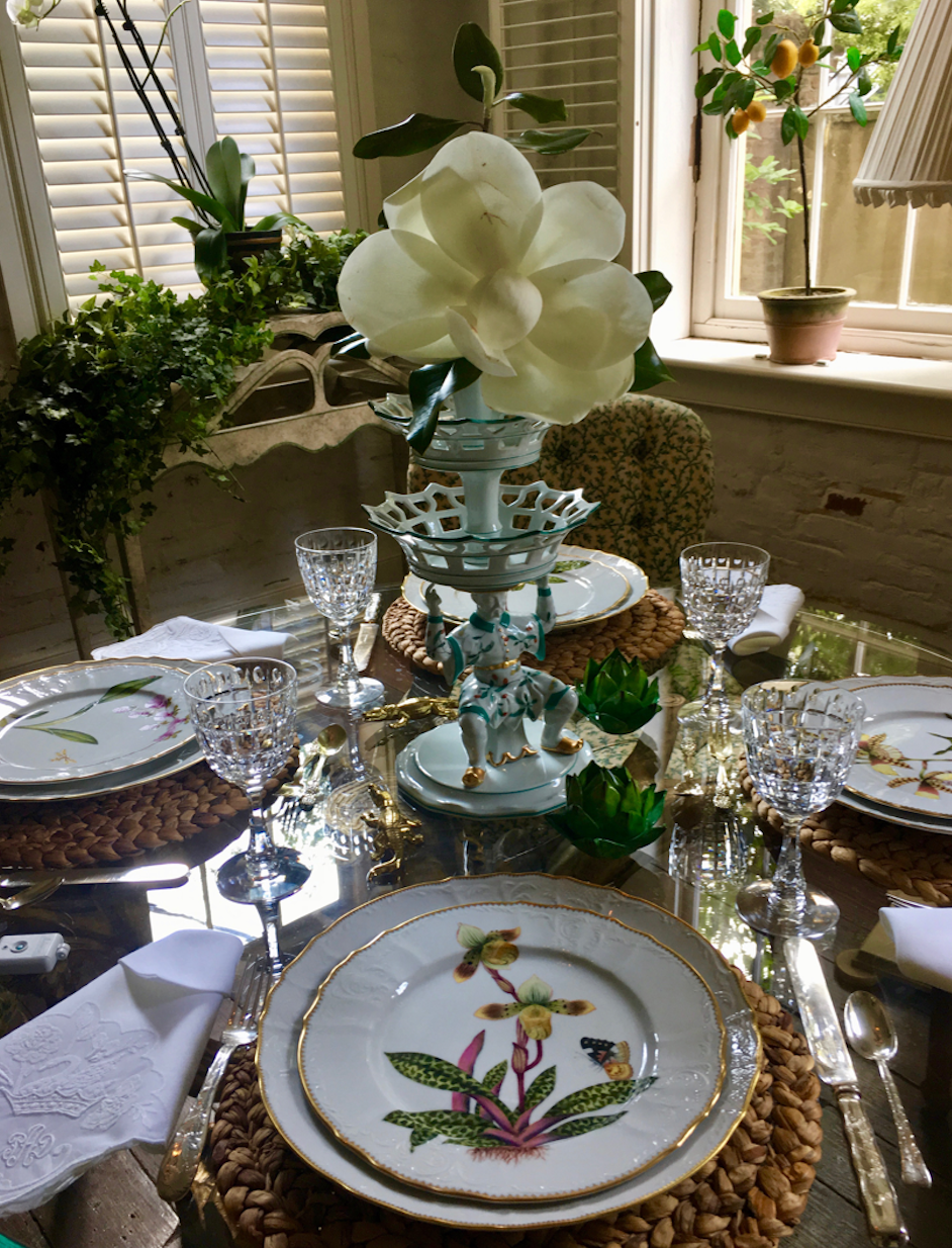 Centrepiece, Table, Tablecloth, Tableware, Room, Interior design, Floristry, Porcelain, Floral design, Flower, 