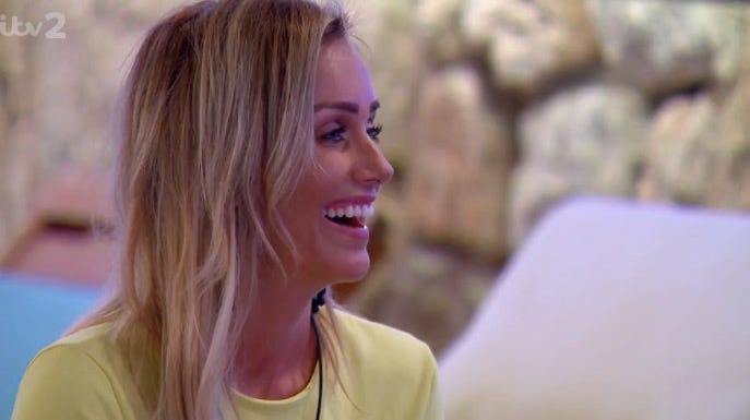 Love Island fans are loving Laura's reaction to Alexandra's cringey ...