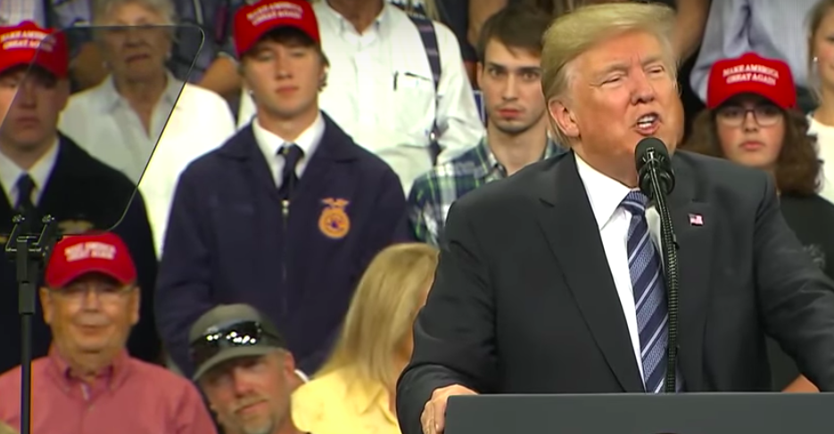 Guy In Plaid Shirt Makes Amazing Faces Behind Trump At Billings ...