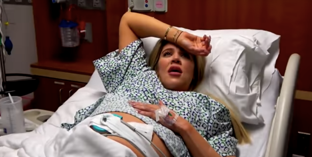 'KUWTK' Dropped a Clip of Khloé Kardashian in Labor and It's HIGHLY Intense
