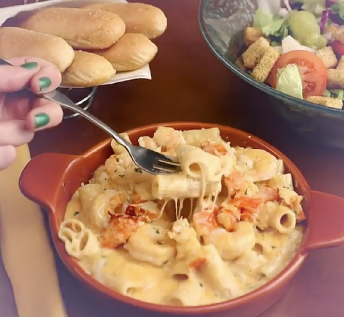 Olive Garden S New Lobster Shrimp Mac Cheese Is Here Olive