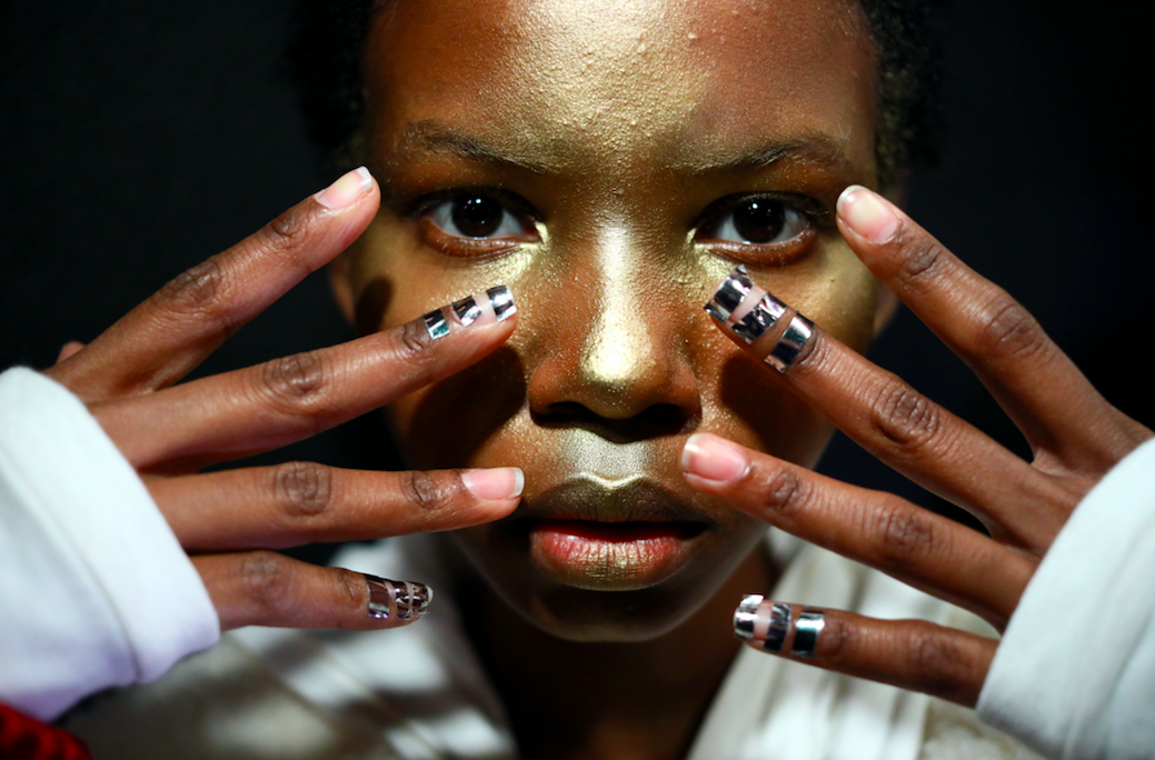 Vivienne Westwood Aw19 Brought Us Recycled Nail Art To Up Our Sustainability Game