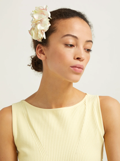 Hair, Hairstyle, Clothing, Shoulder, Beauty, Skin, Headpiece, Hair accessory, Neck, Chin, Hair, Hairstyle, Clothing, Shoulder, Beauty, Skin, Headpiece, Hair accessory, Neck, Chin,