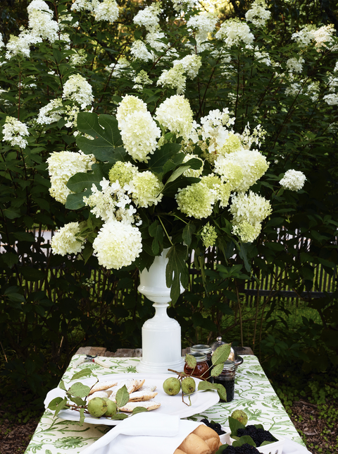 Keith-robinson-hydrangea-white-flower-arrangement