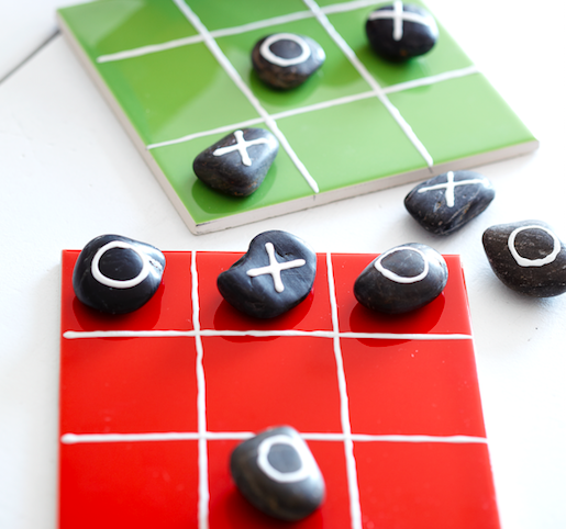 noughts and crosses shot game