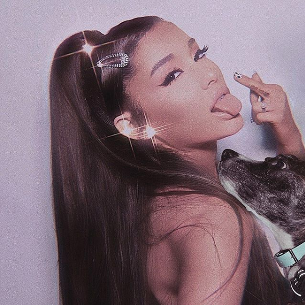 Ariana Grande Wore Her Hair Down And Fans Are Losing Their Sht