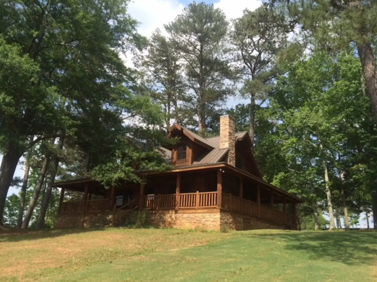 Tony Stark S Lakeside Cabin From Avengers Endgame Is On Airbnb