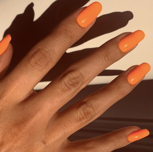 Αποτέλεσμα εικόνας για selena gomez orange nails