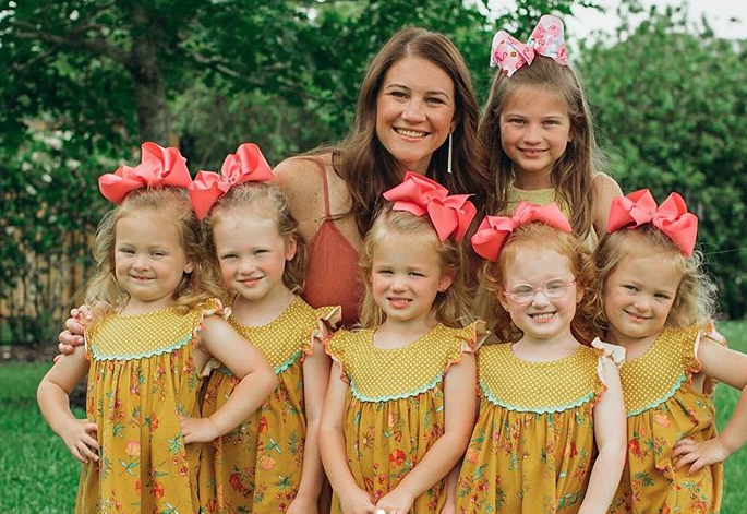 how much money does the family on outdaughtered make