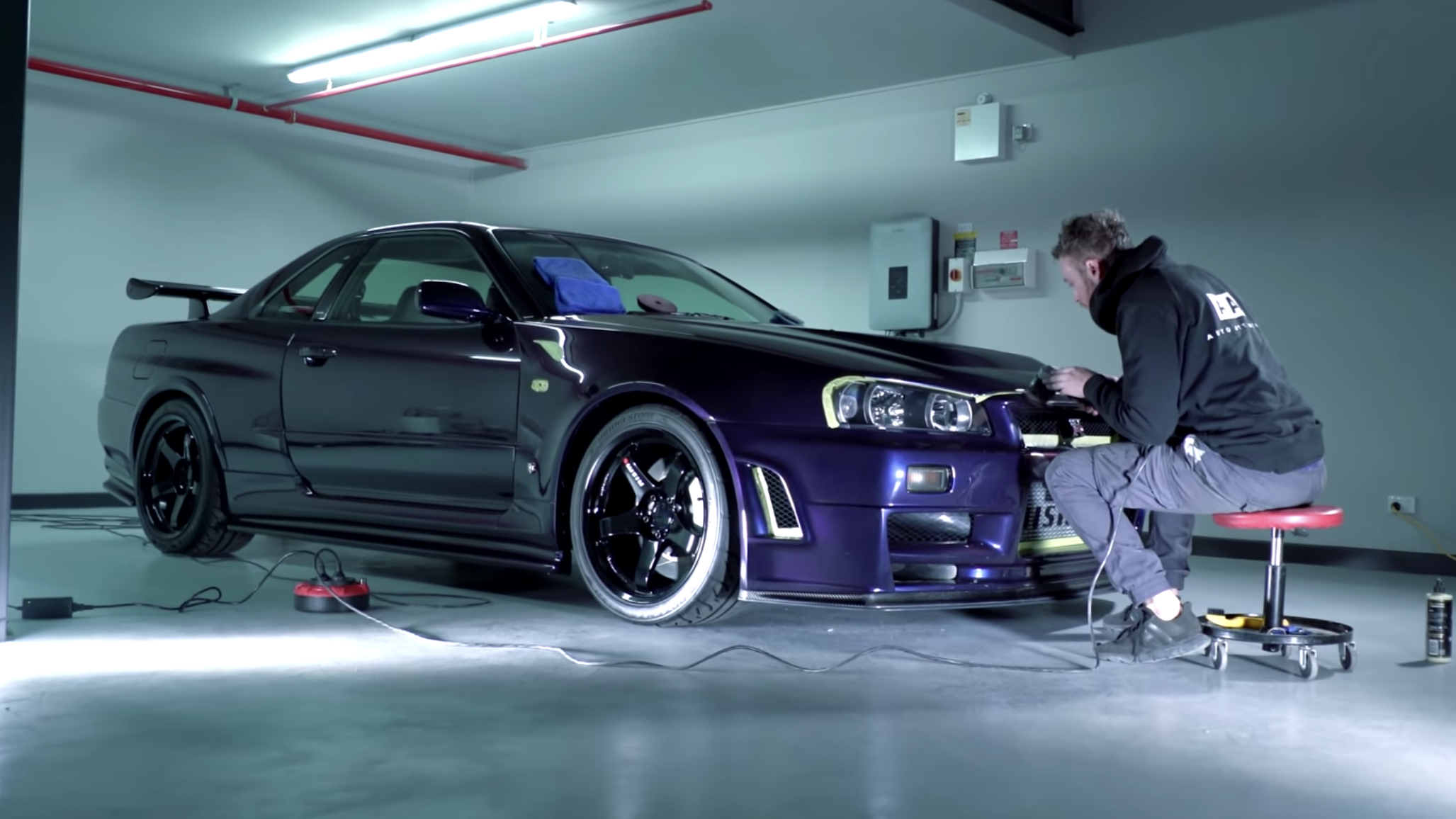 Calm Yourself By Watching A Freshly Restored R34 Gt R Get Detailed