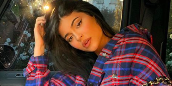 Everyone's Slamming Kylie Jenner for Using Instagram Stories While Driving Her Bugatti - Cosmopolitan.com