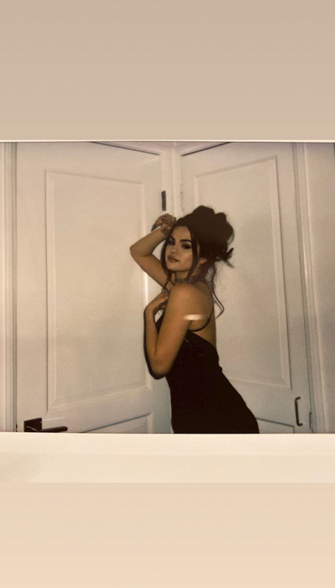 Selena Gomez Dressed In A Full 90s Prom Look For Her Bff S