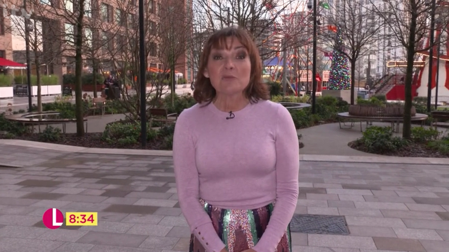 lorraine kelly mini skirt