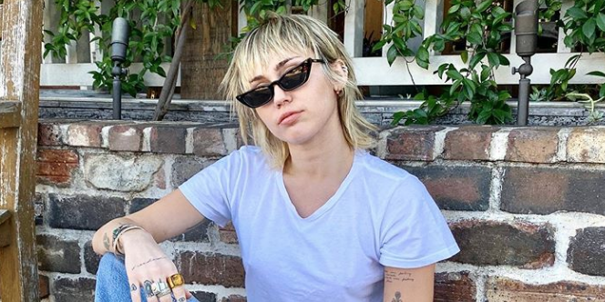 Miley Cyrus Just Kicked Off 2020 By Cutting Off All Her Hair New Miley Cyrus Short Shag Haircut