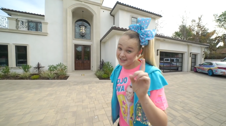 Jojo Siwa House Tour Videos Merch Room 7 Eleven Candy Room 3699