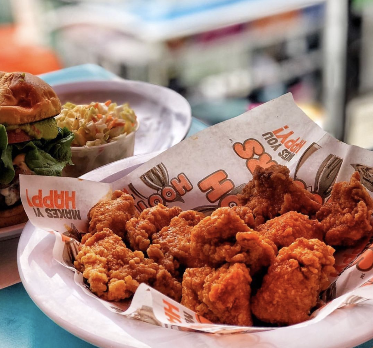 Hooters Will Give You Free Boneless Wings In Exchange For A Photo Of ...