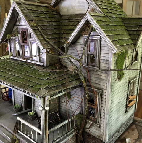 Artist Juli Steel's Abandoned Dollhouses Are Miniature Haunted Houses