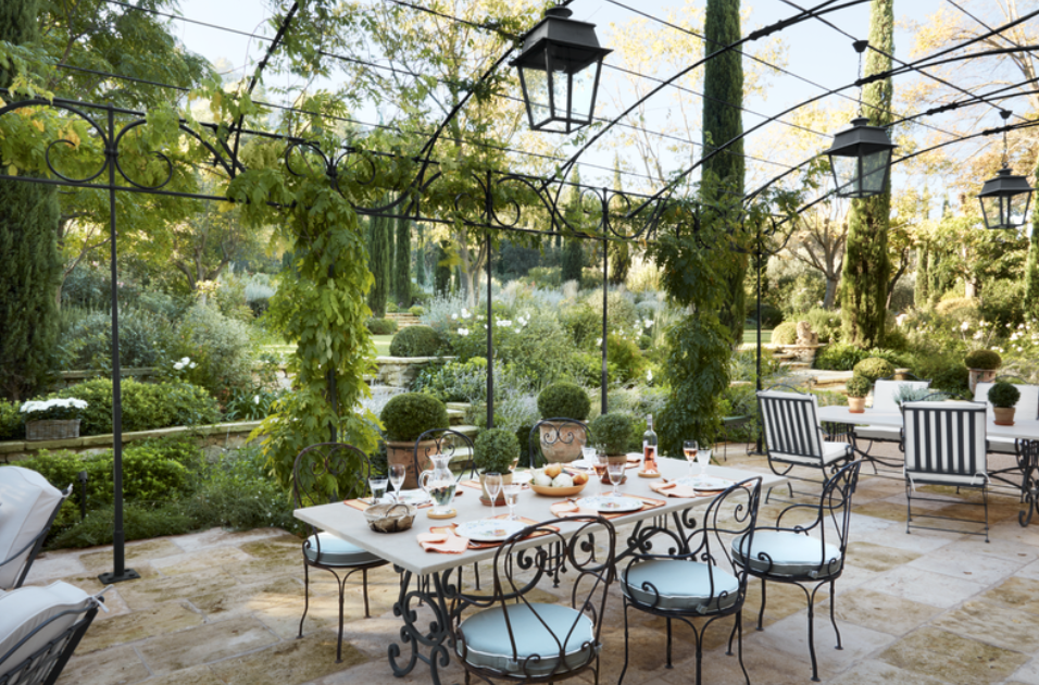 veranda table and chairs