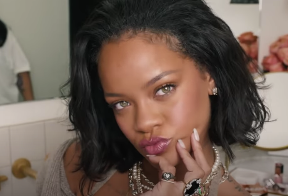 Rihanna Appears Makeup Free In New Fenty Youtube Tutorial Video