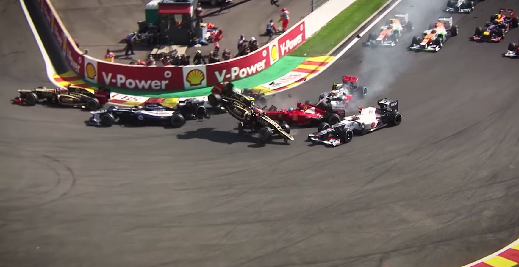 F1 Crash - Alex Peroni Walks Away From Huge F3 Crash At Monza : Marcus ericsson suffered a 