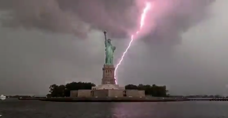 Video Captures Lightning Strike Right Behind Statue of Liberty