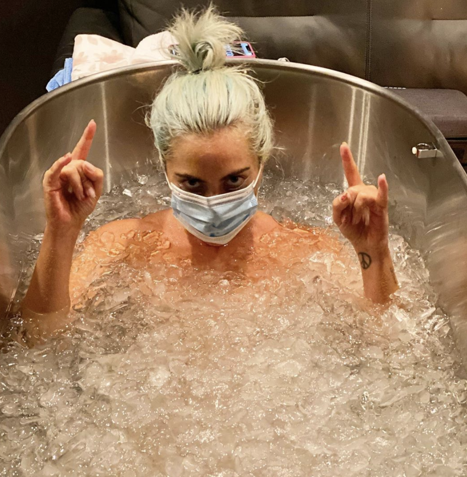 Lady Gaga Preps For The Vmas With An Ice Bath Selfie