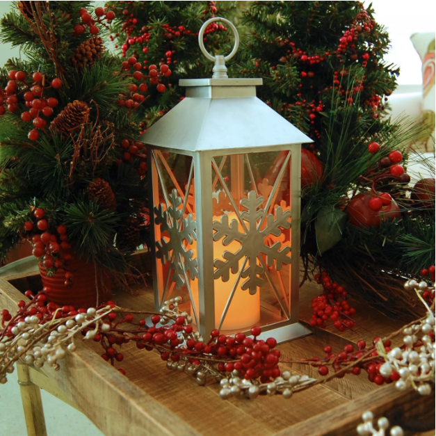 12 Christmas Lantern Ideas - How to Decorate with Holiday Lanterns